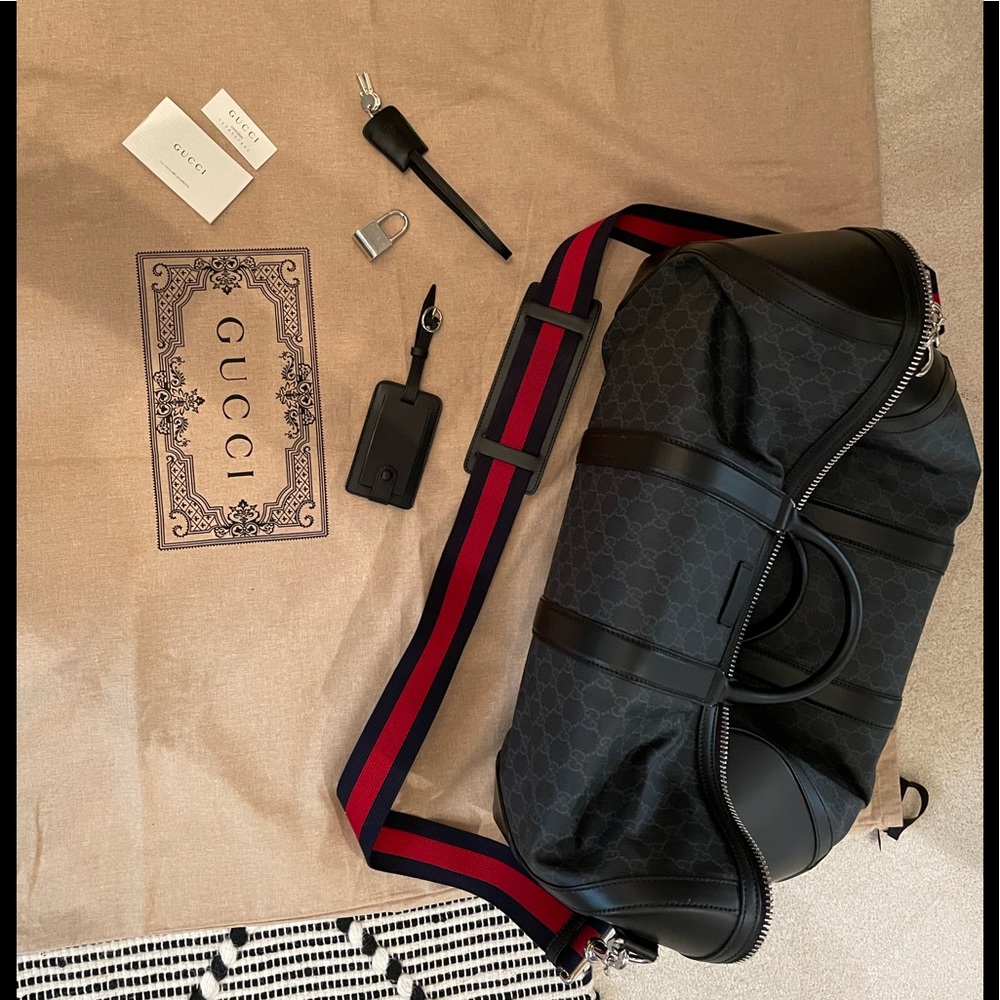Gucci Men’s/Women’s duffel bag.